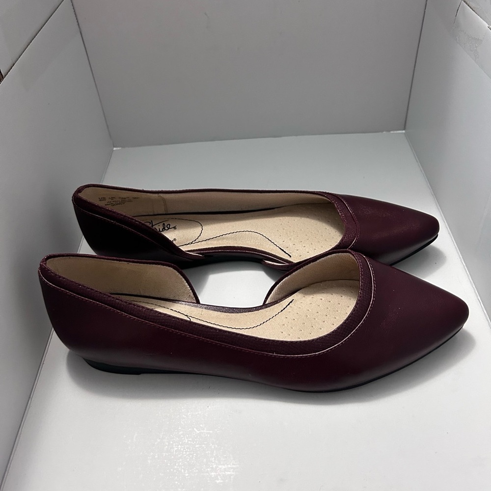 Life Strides Burgundy Women’s Flats

Size 8 W